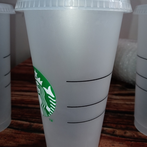 1 Starbucks cup with lid in straw - Picture 3 of 4